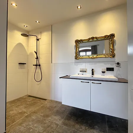 ホテル Innviertler Versailles *