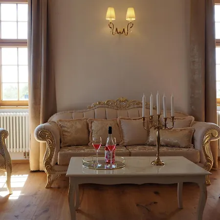 Innviertler Versailles Hotel Aurolzmunster