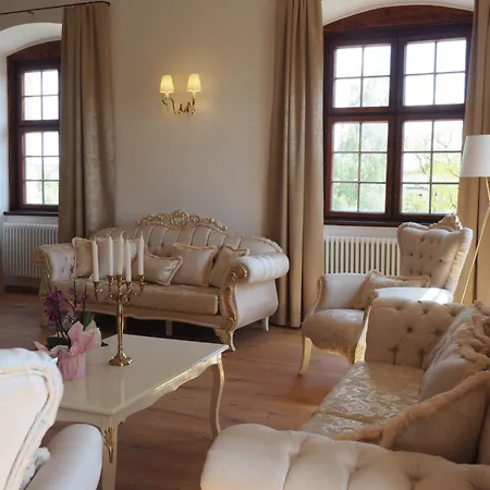 Innviertler Versailles Hotel *