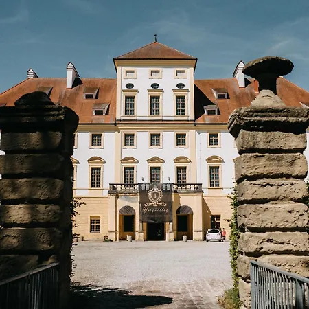 ホテル Innviertler Versailles *