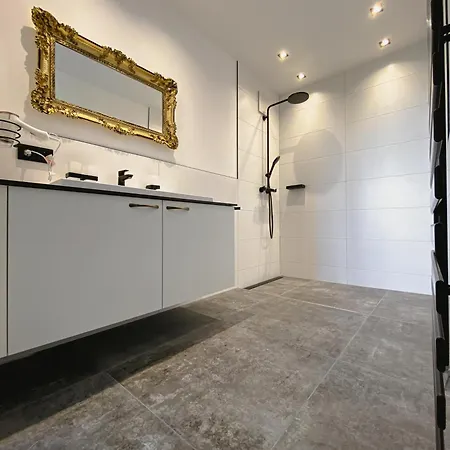 Innviertler Versailles Hotel *