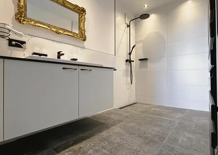 Innviertler Versailles Hotel *